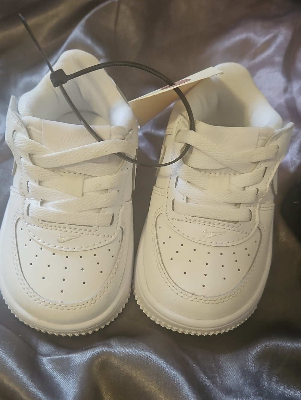 4c Nike Kids White Low-Top Sneakers